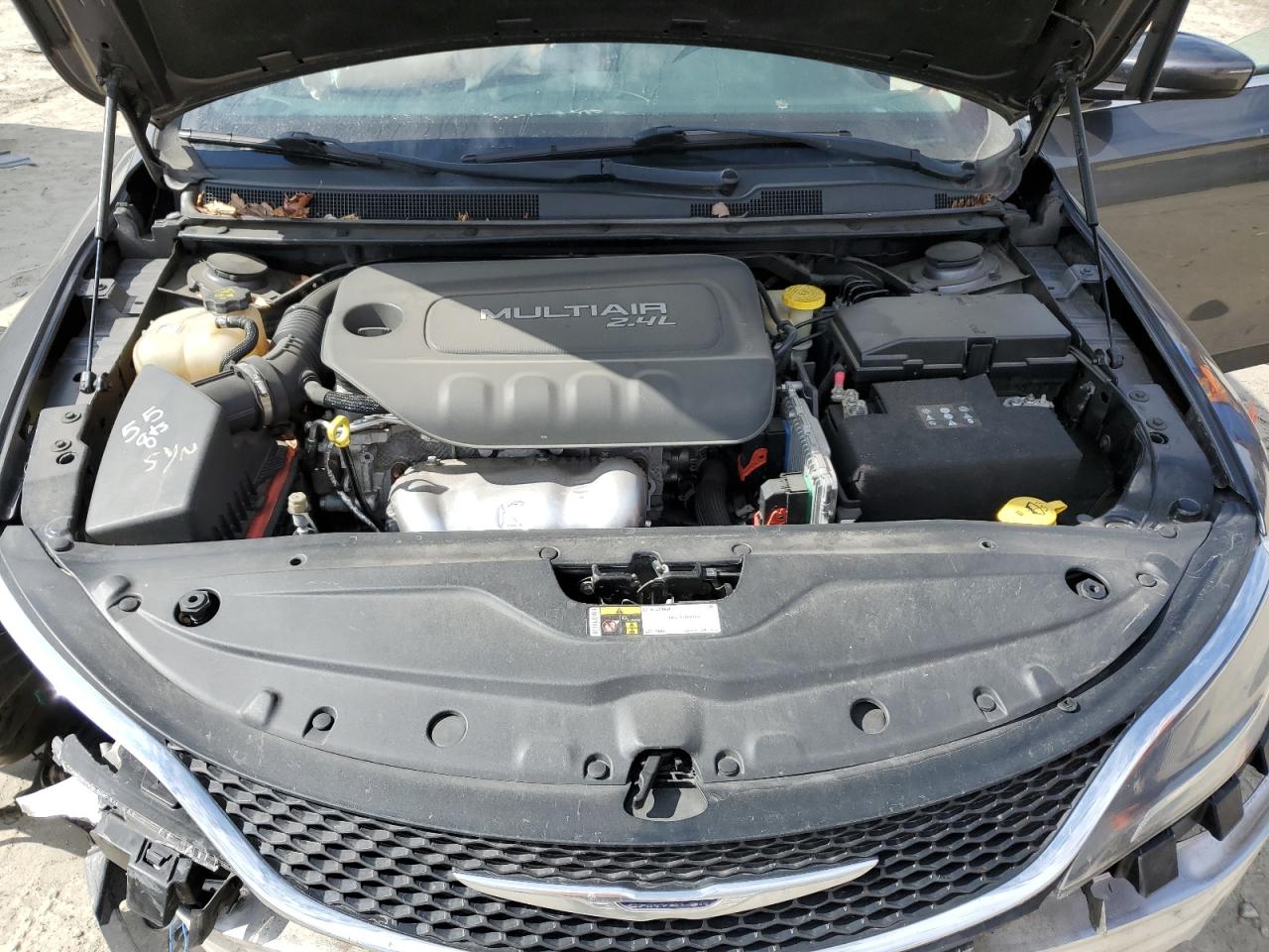 2016 Chrysler 200 - Image 11