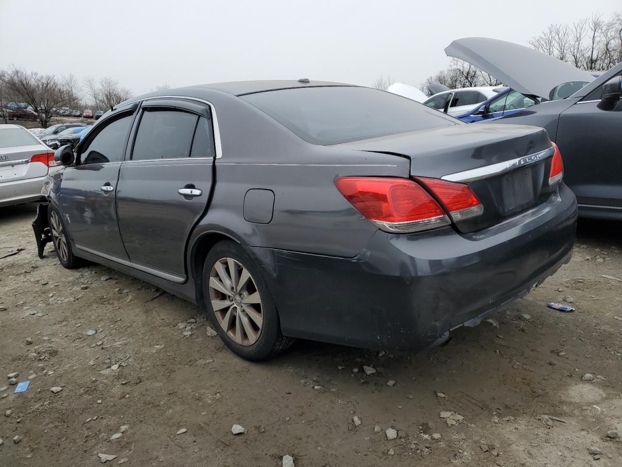 2011 Toyota Avalon - Image 2