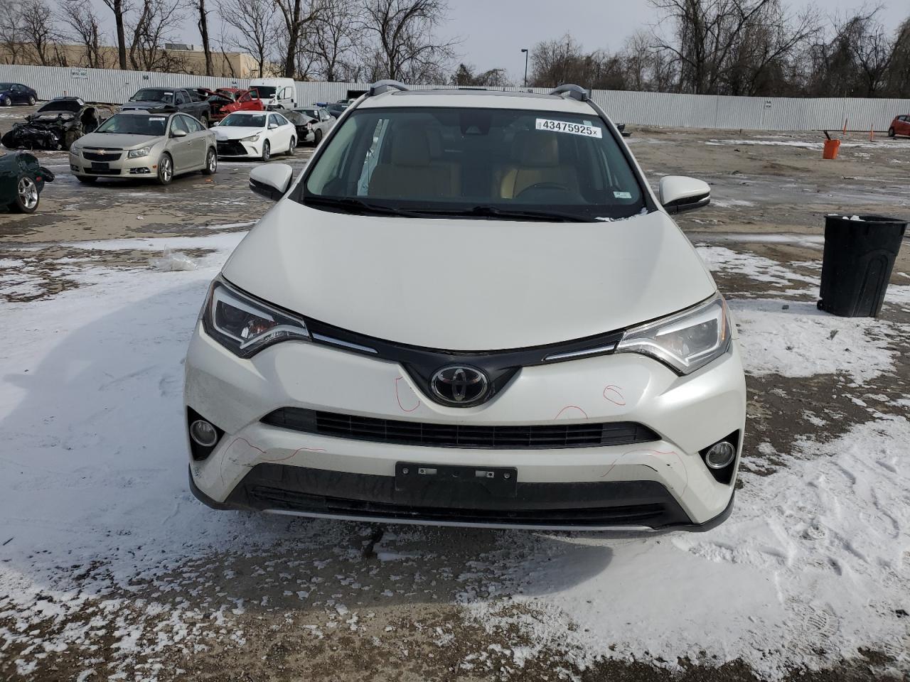 2018 Toyota RAV 4 - Image 5