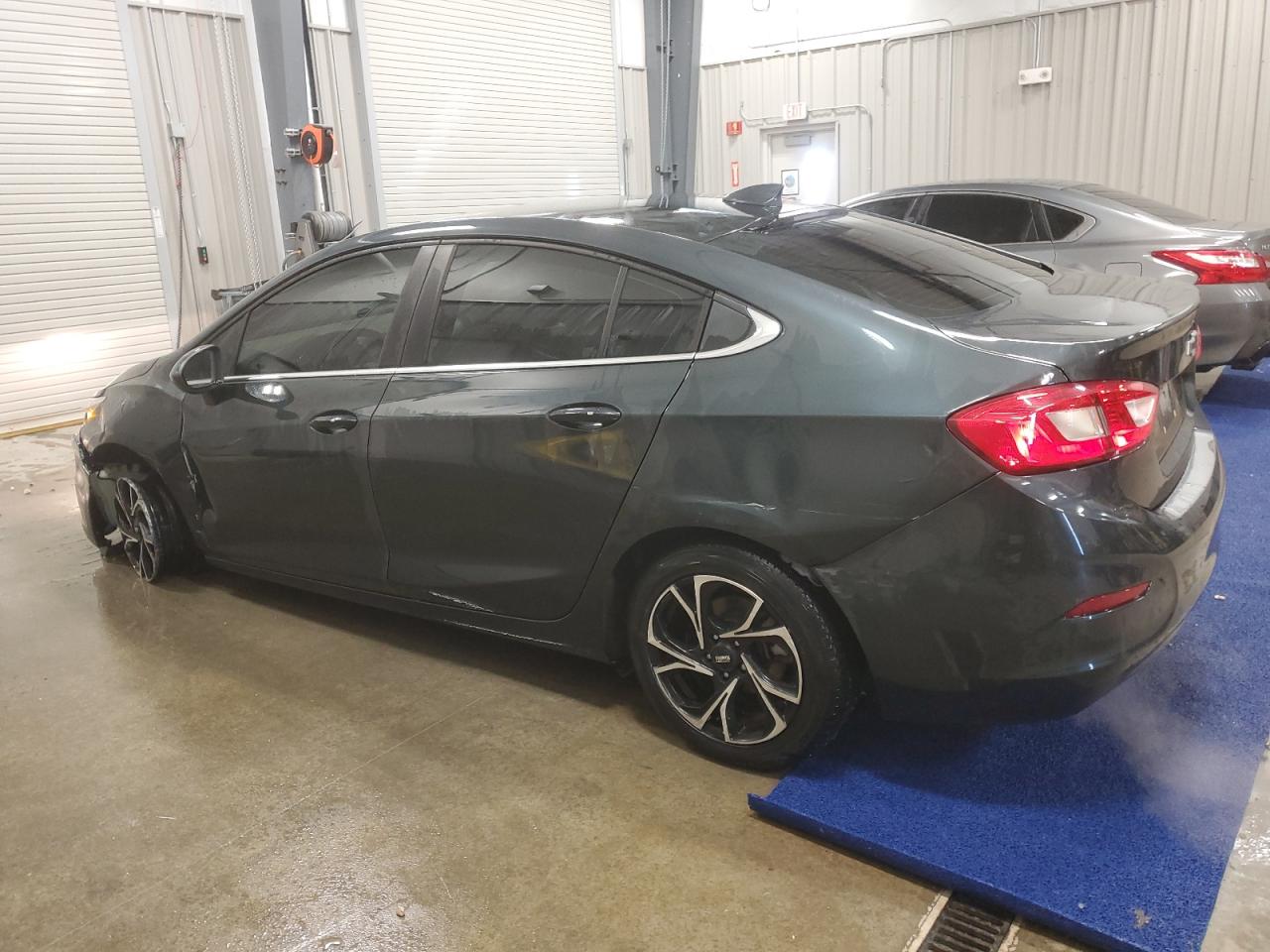 2018 Chevrolet Cruze - Image 2