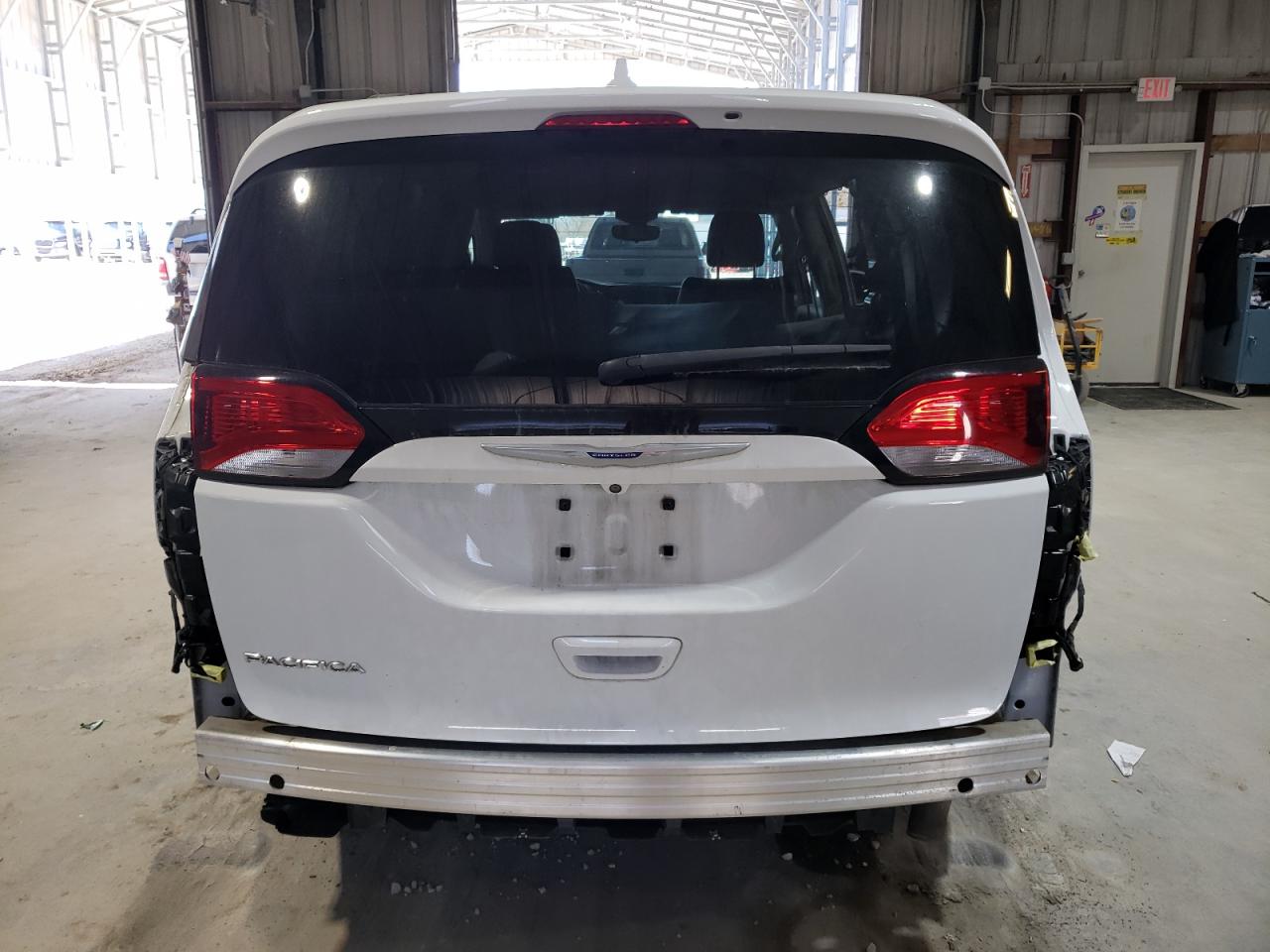 2018 Chrysler Pacifica - Image 6
