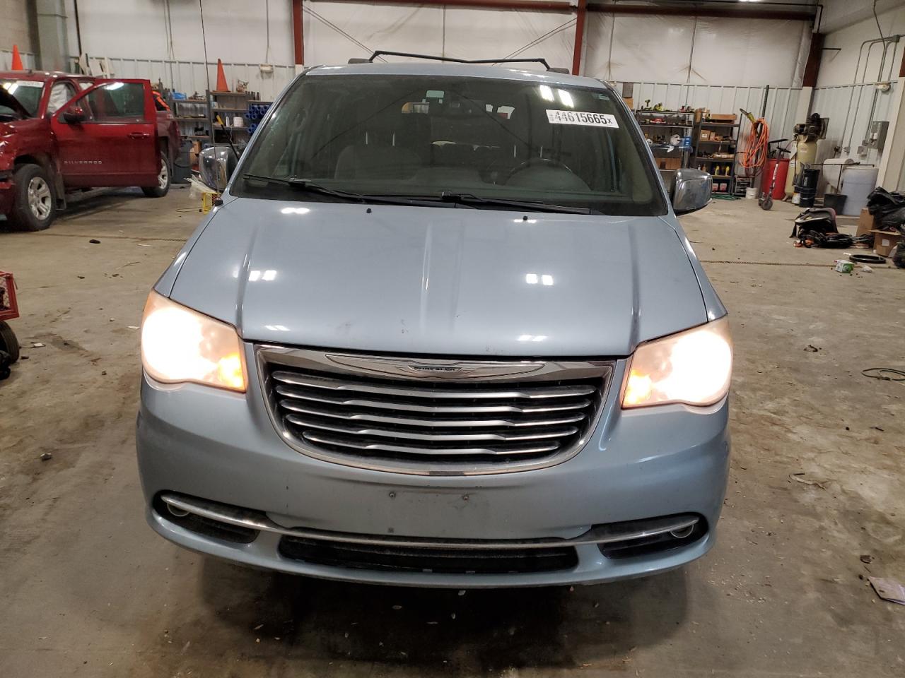 2013 Chrysler Town & Country - Image 5