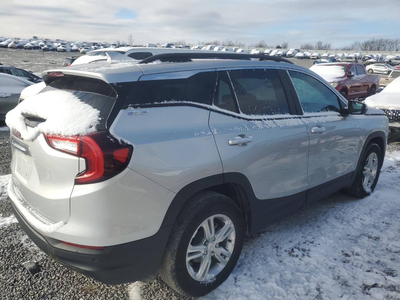 2022 GMC Terrain - Image 3