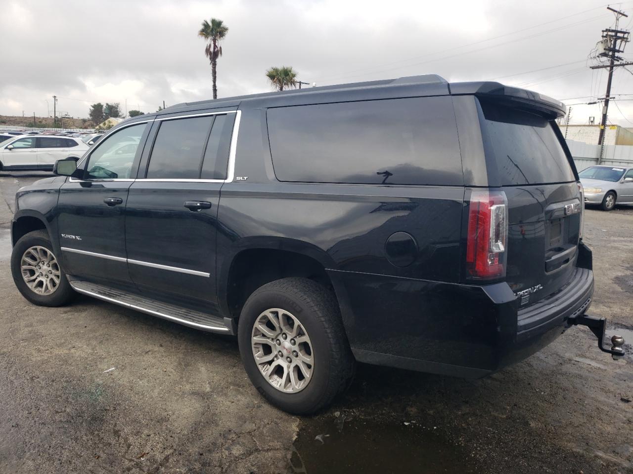 2015 GMC Yukon - Image 2