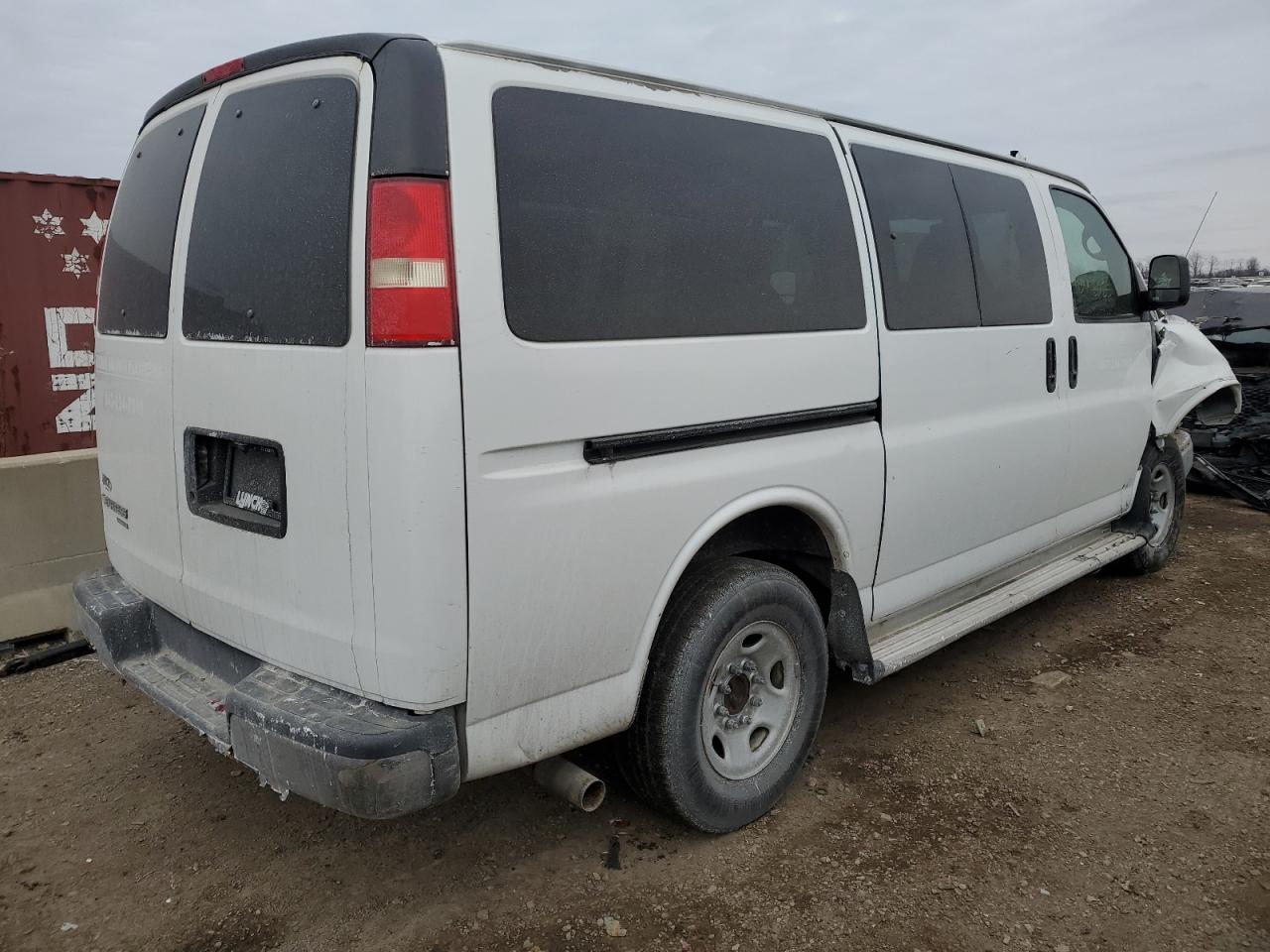 2009 Chevrolet Express - Image 3