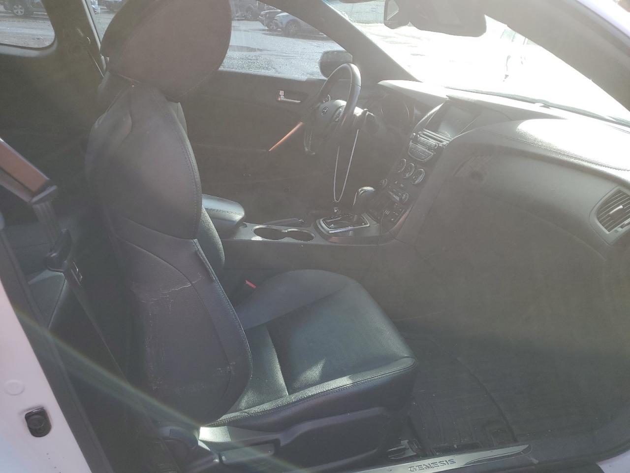 2015 Hyundai Genesis - Image 10