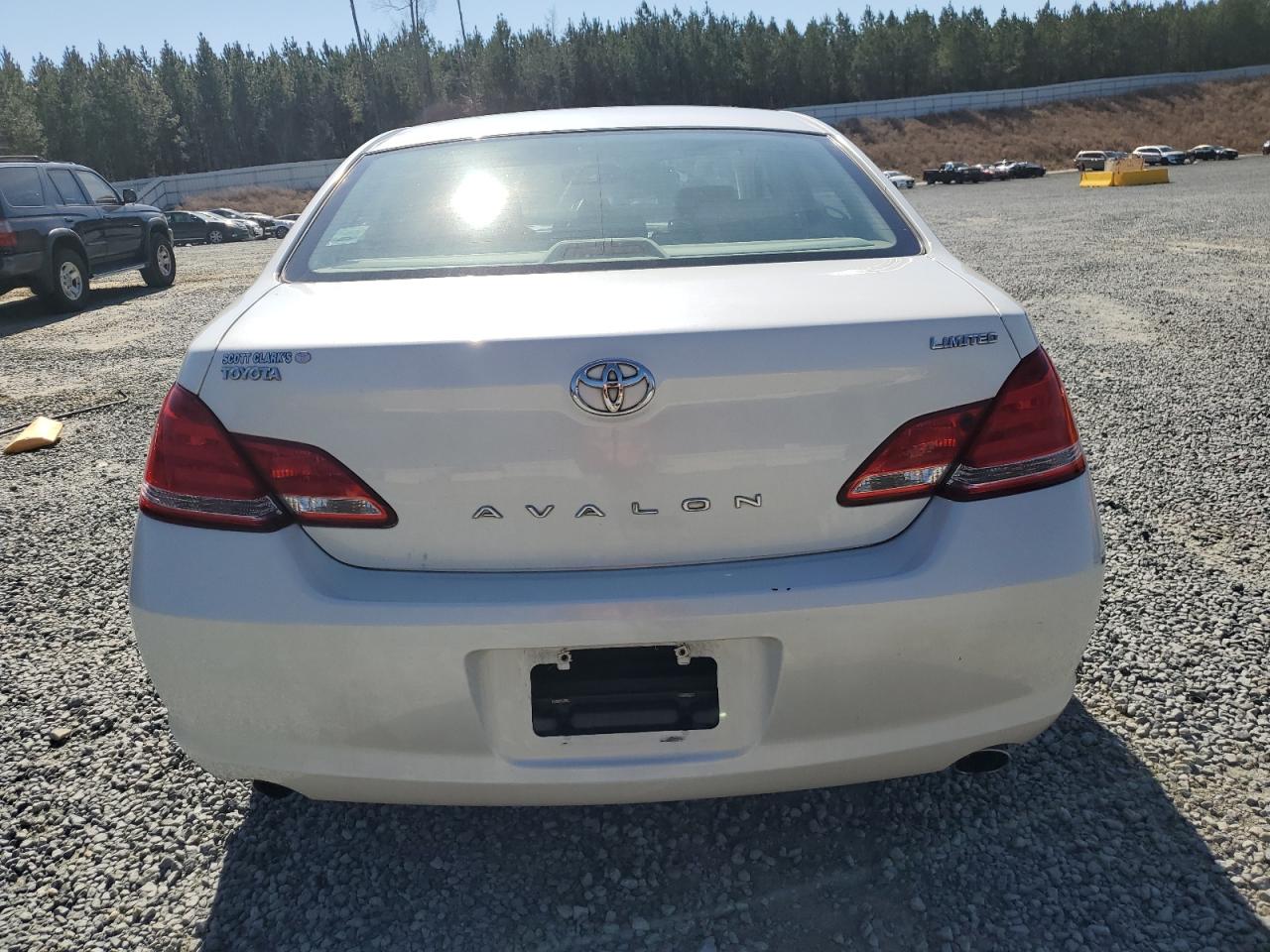 2007 Toyota Avalon - Image 6