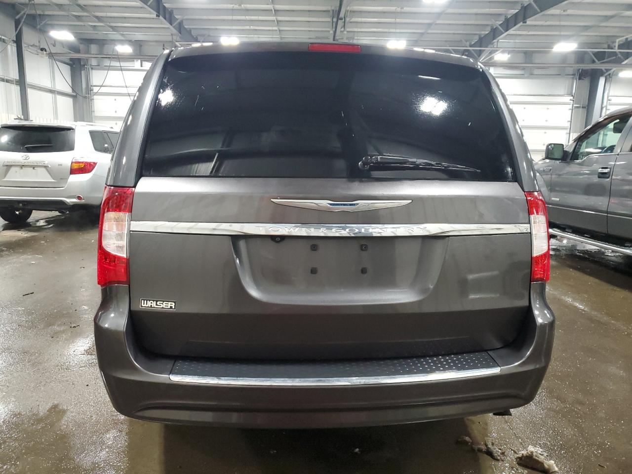 2015 Chrysler Town & Country - Image 6