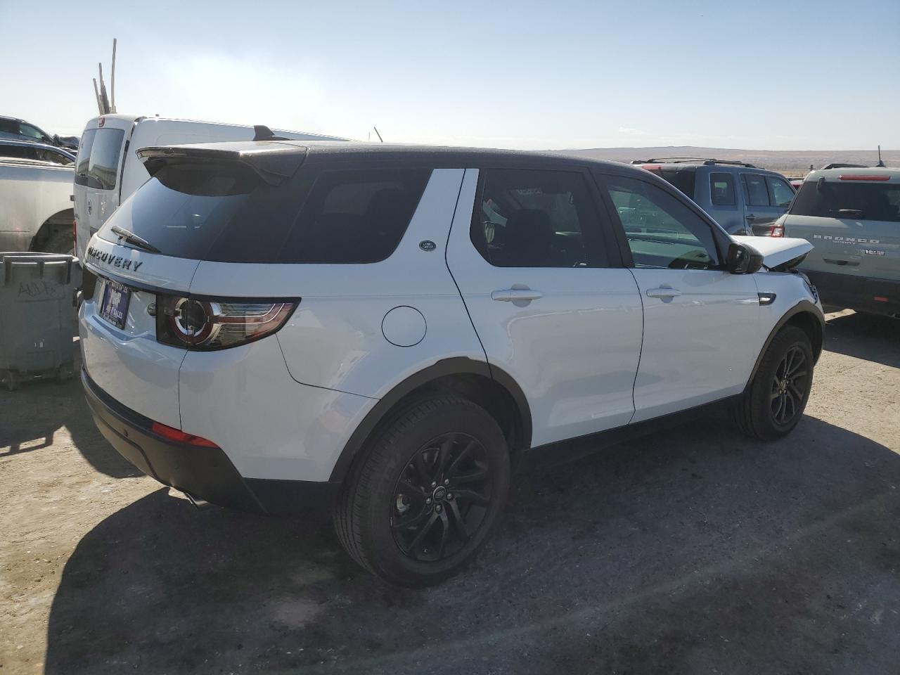 2016 Land Rover Discovery - Image 3