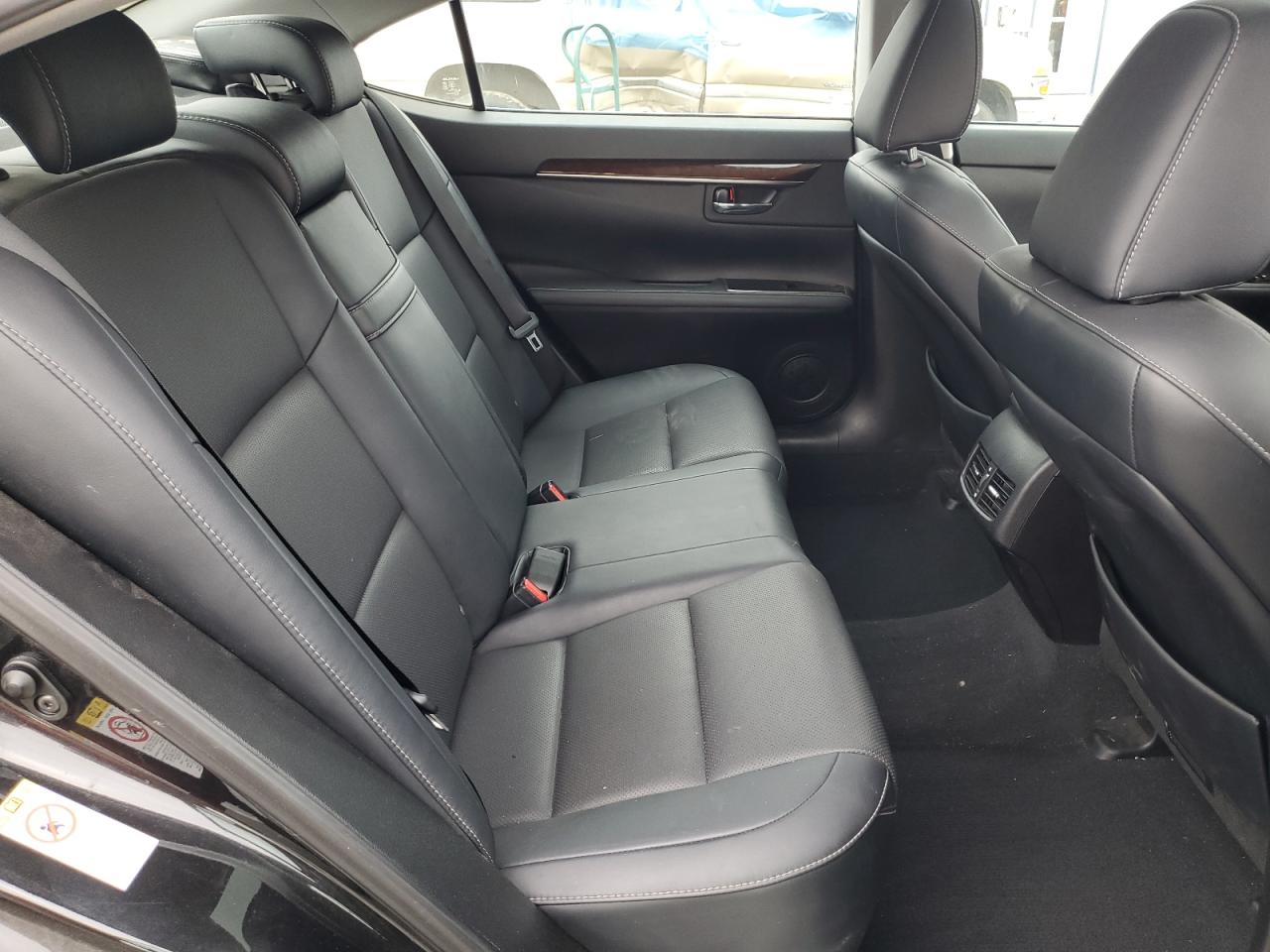 2016 Lexus ES - Image 10