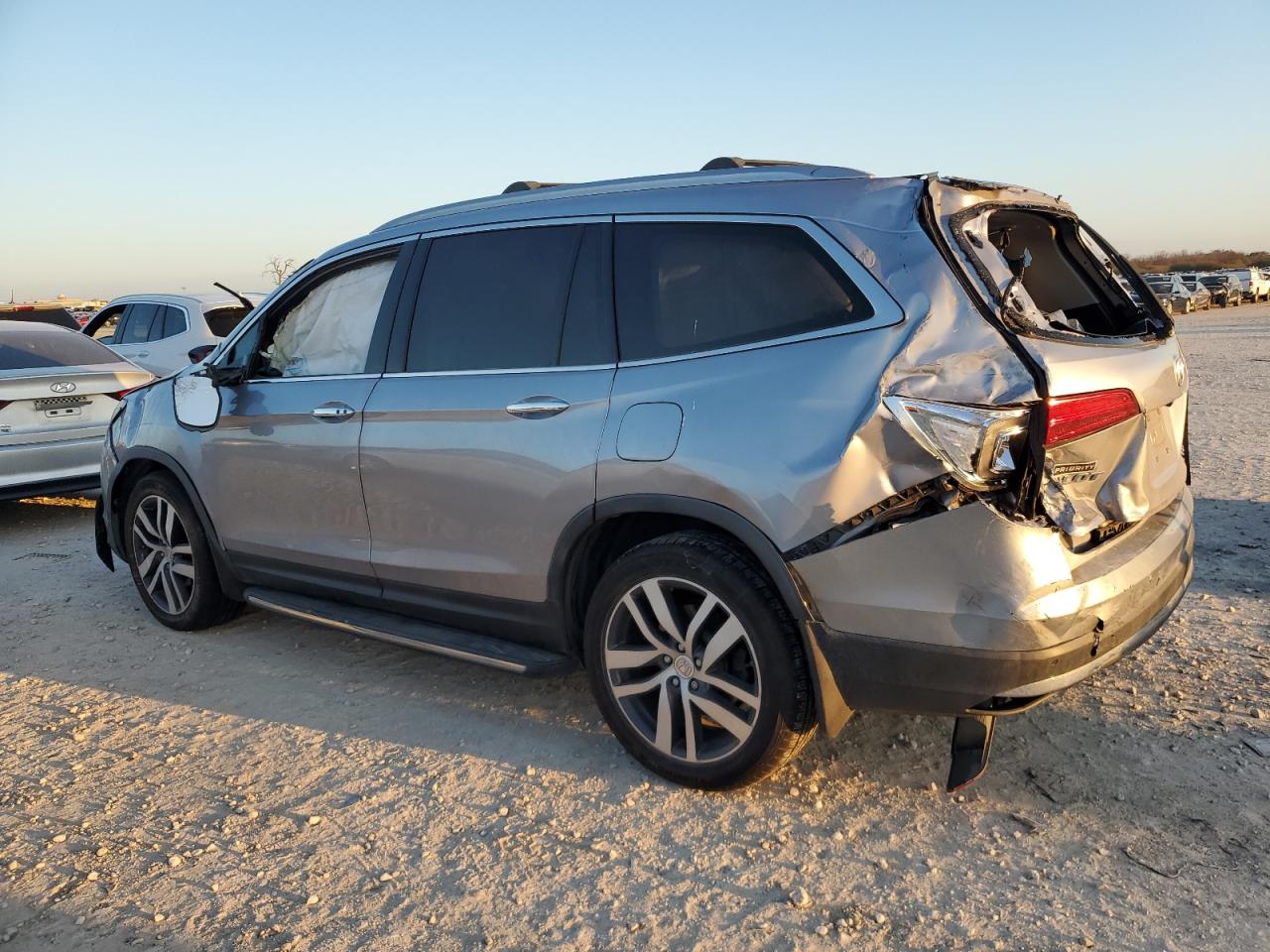 2017 Honda Pilot - Image 2