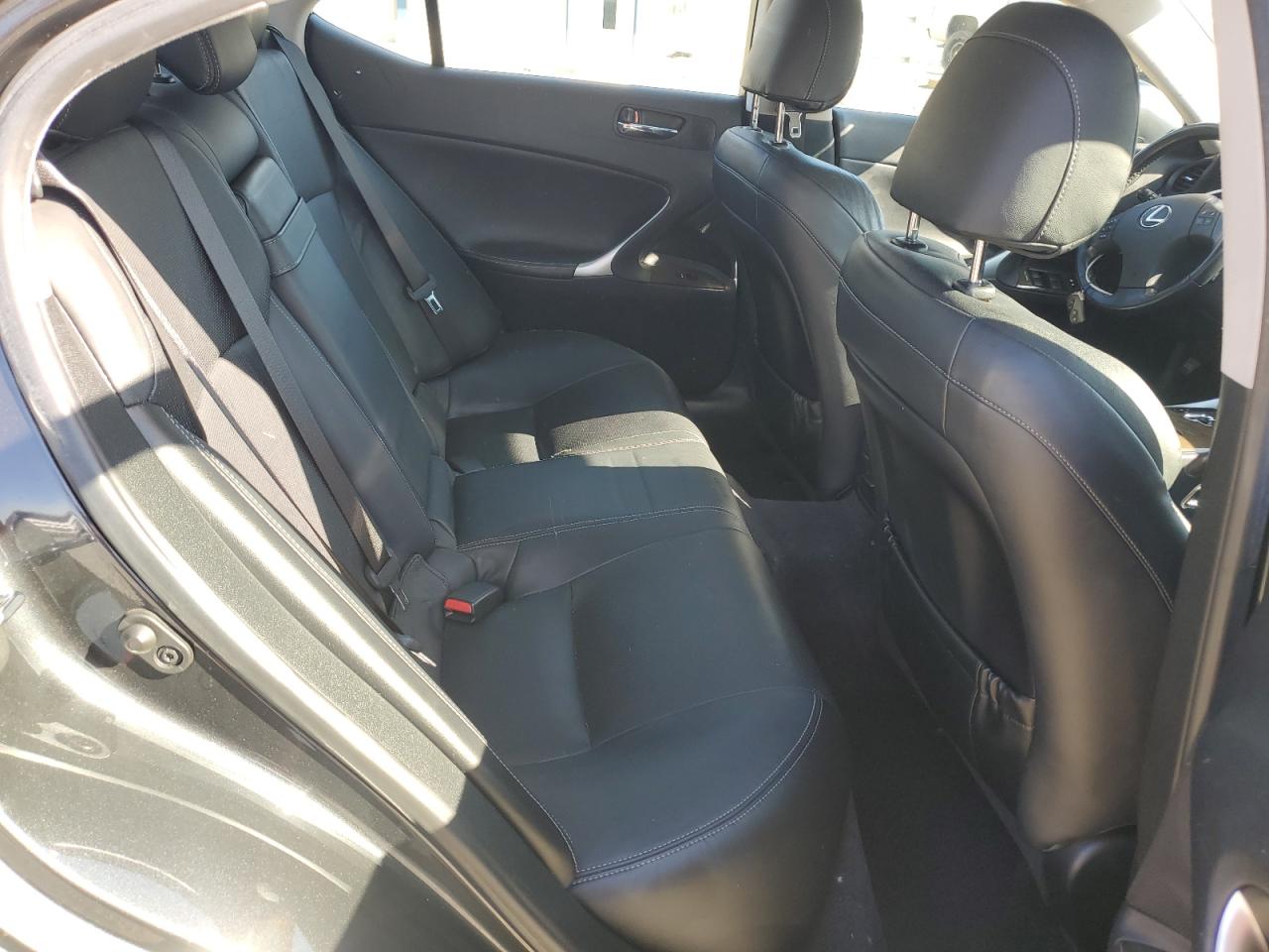 2010 Lexus IS - Image 10