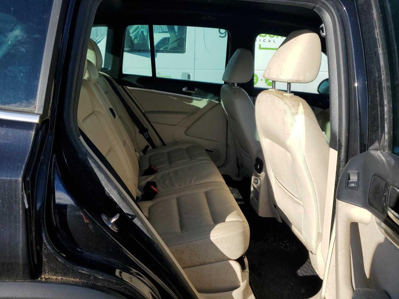 2015 Volkswagen Tiguan - Image 11