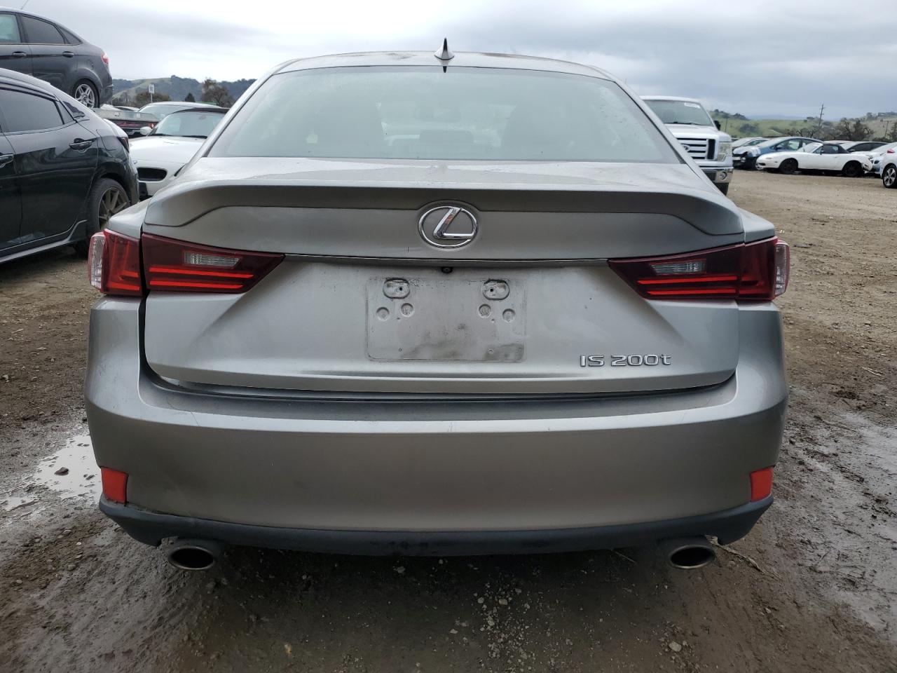 2016 Lexus IS - Image 6