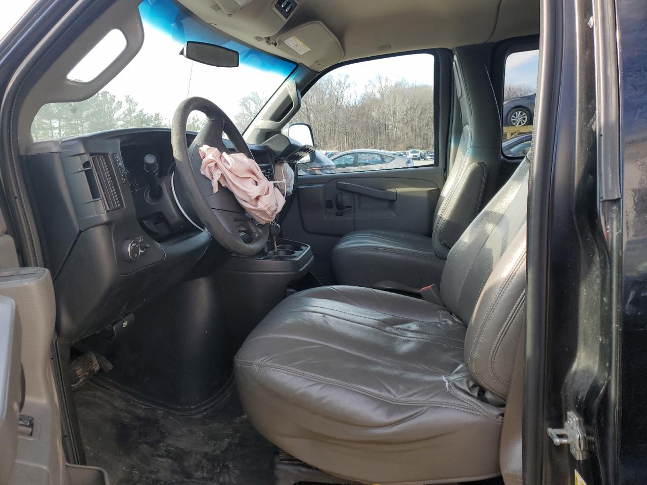 2017 GMC Savana - Image 7