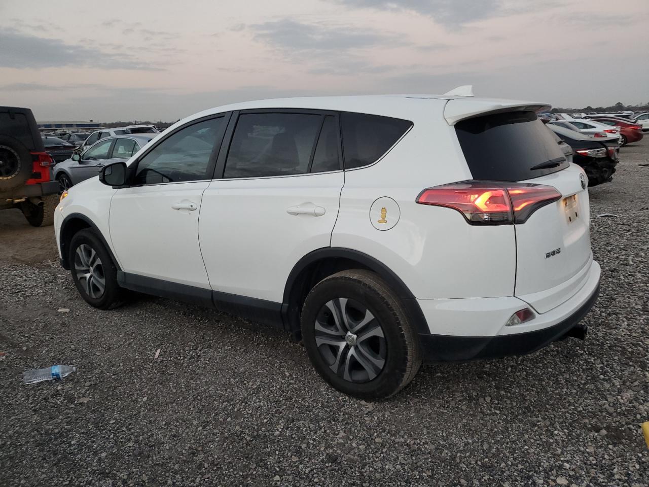2018 Toyota RAV 4 - Image 2