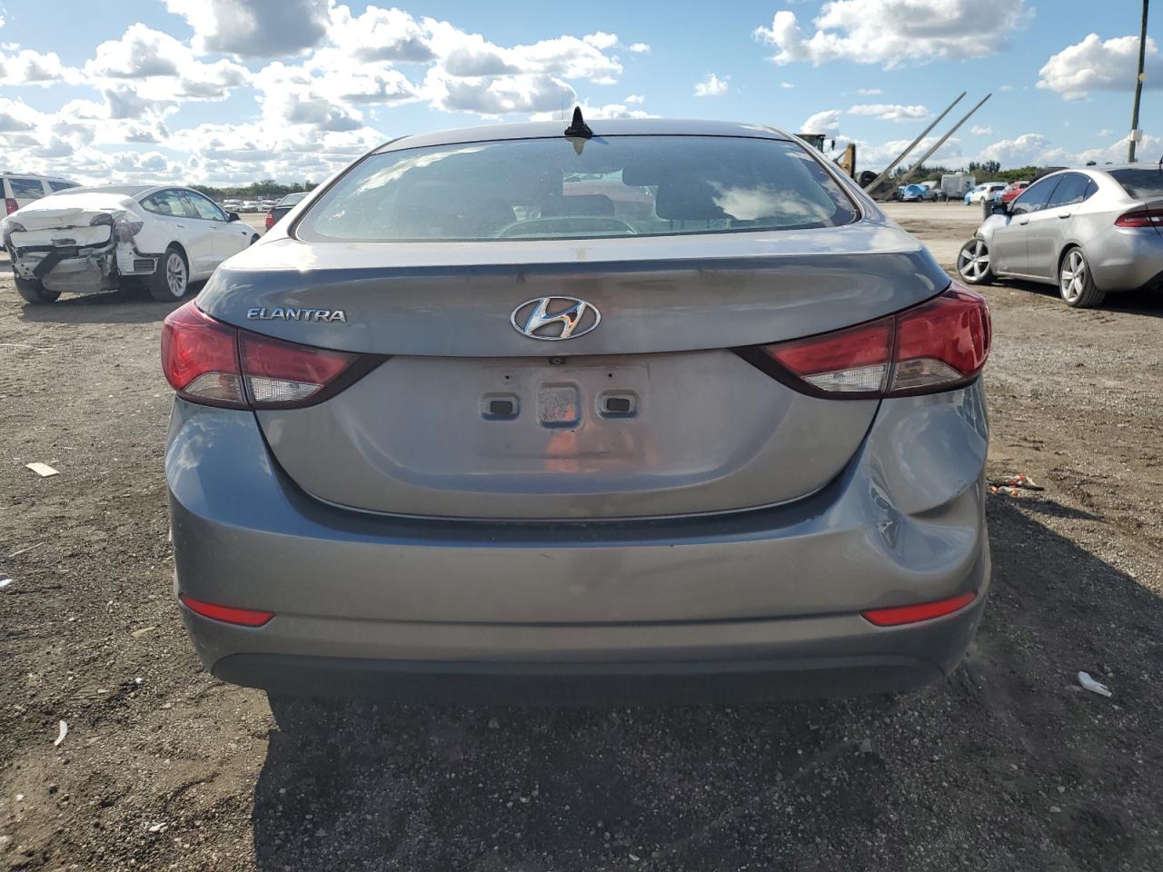 2016 Hyundai Elantra - Image 6