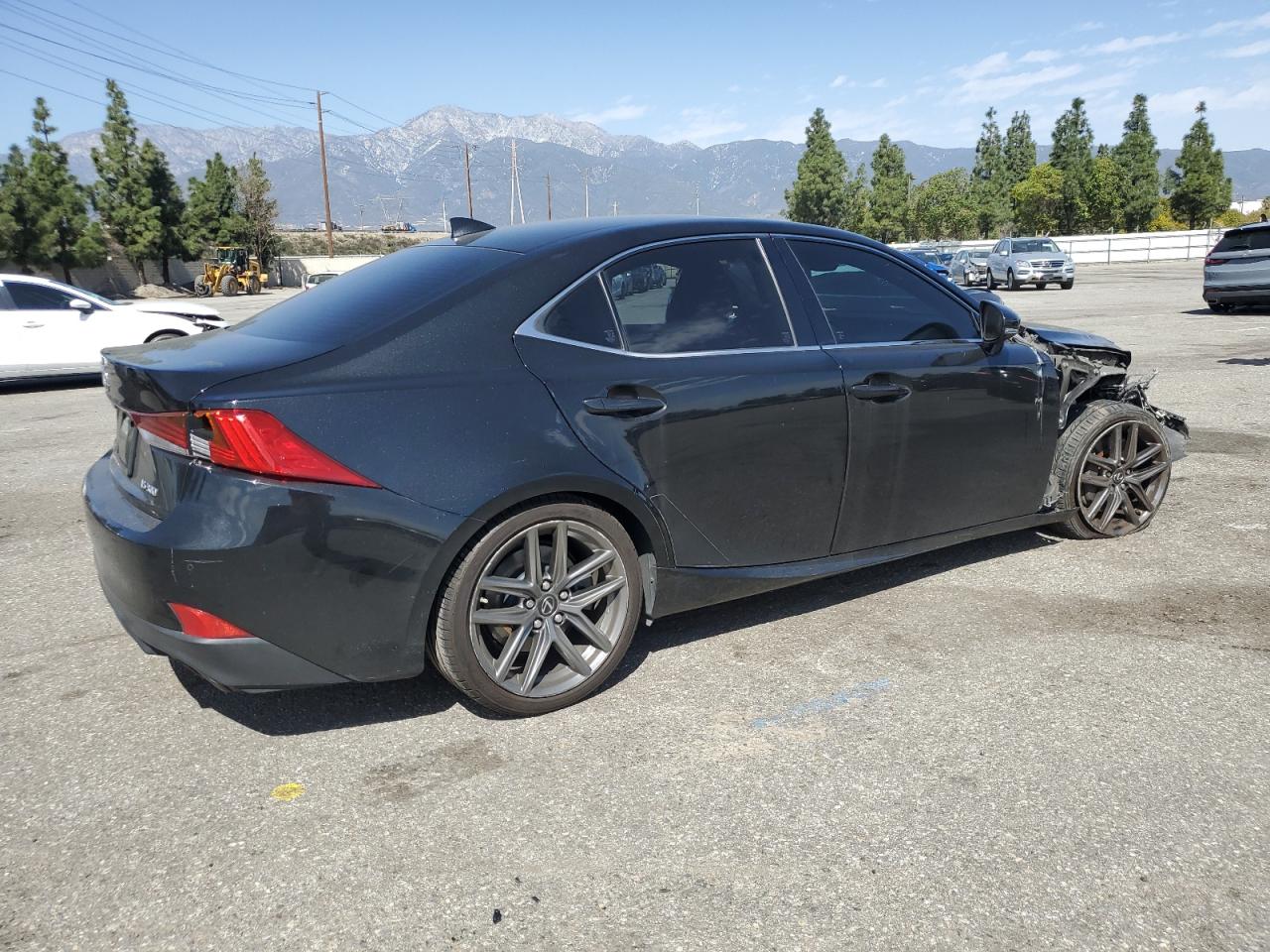 2018 Lexus IS - Image 3