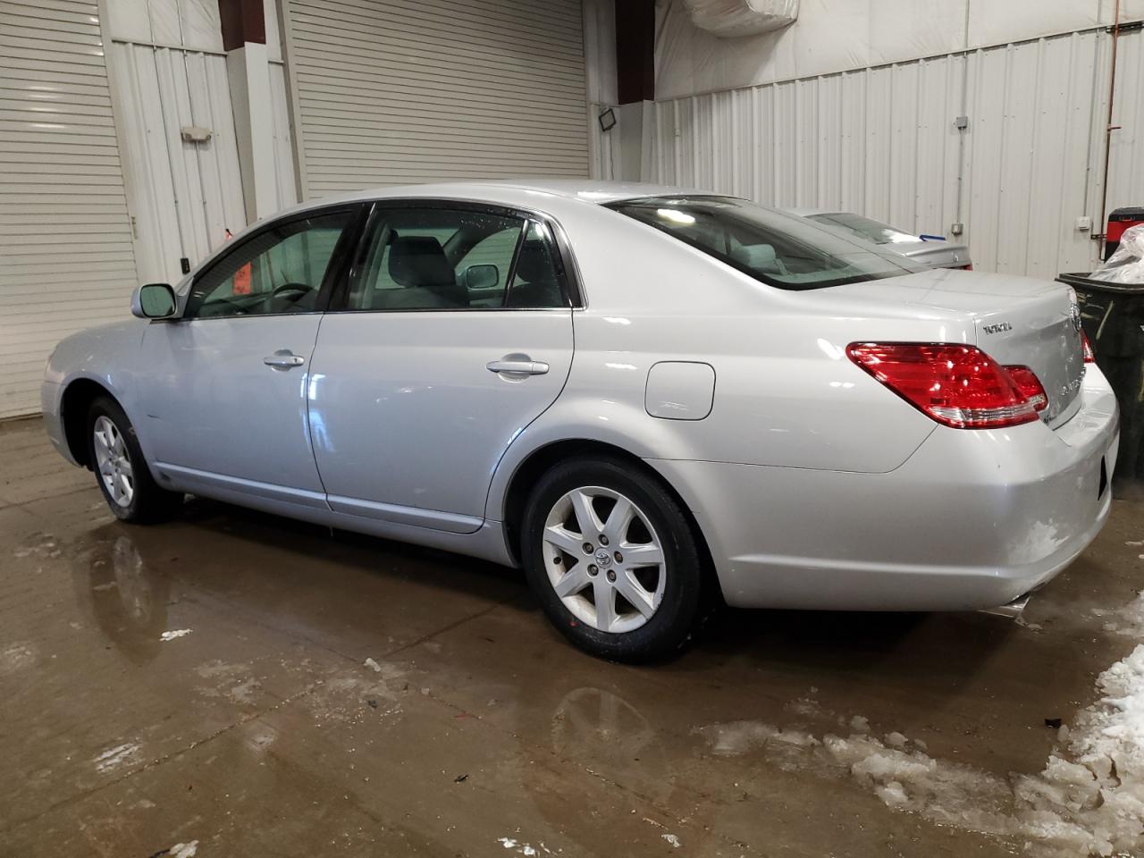 2006 Toyota Avalon - Image 2