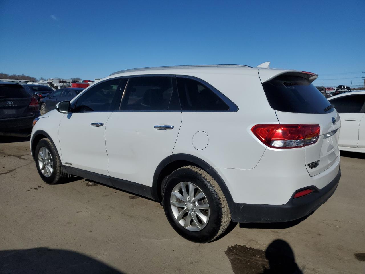 2016 Kia Sorento - Image 2