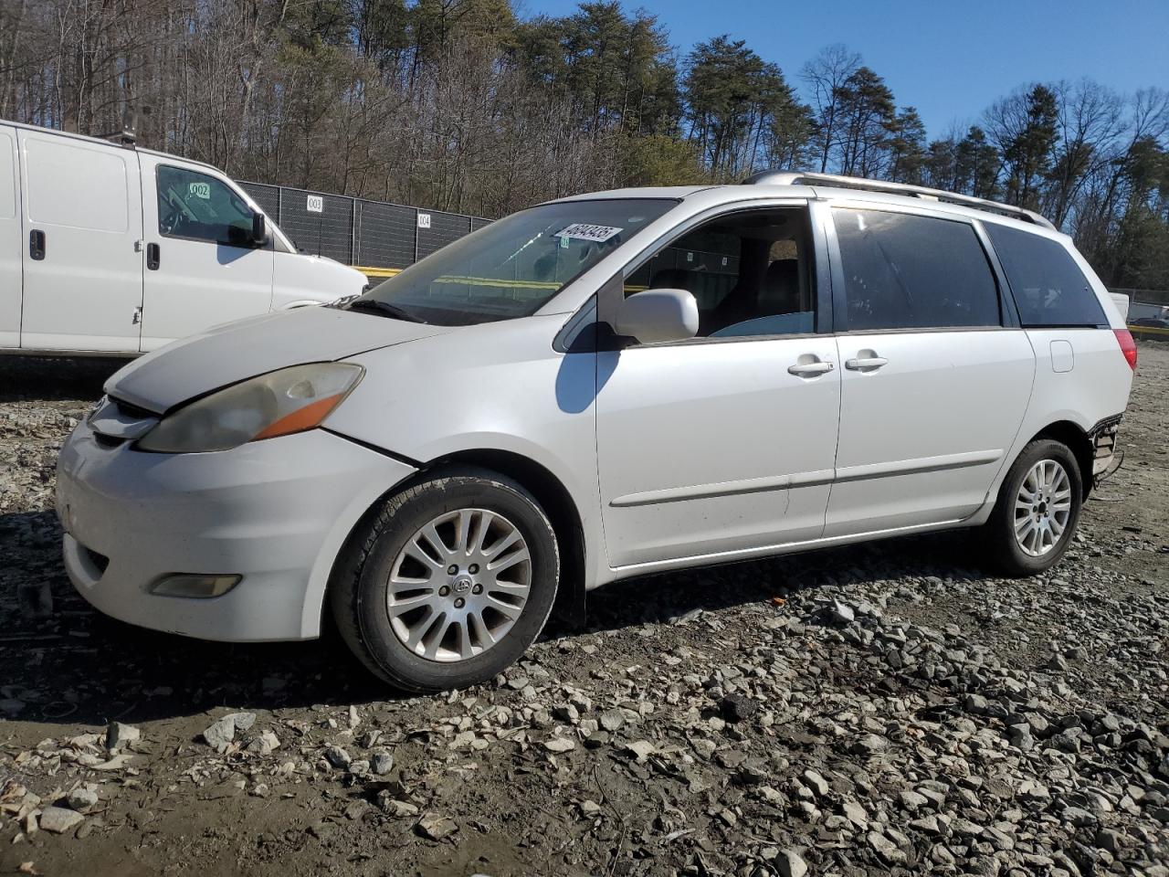 2008 Toyota Sienna - Image 1