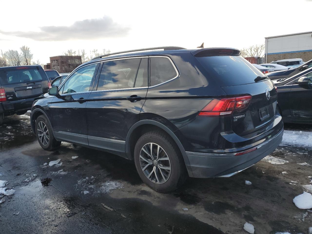 2018 Volkswagen Tiguan - Image 2