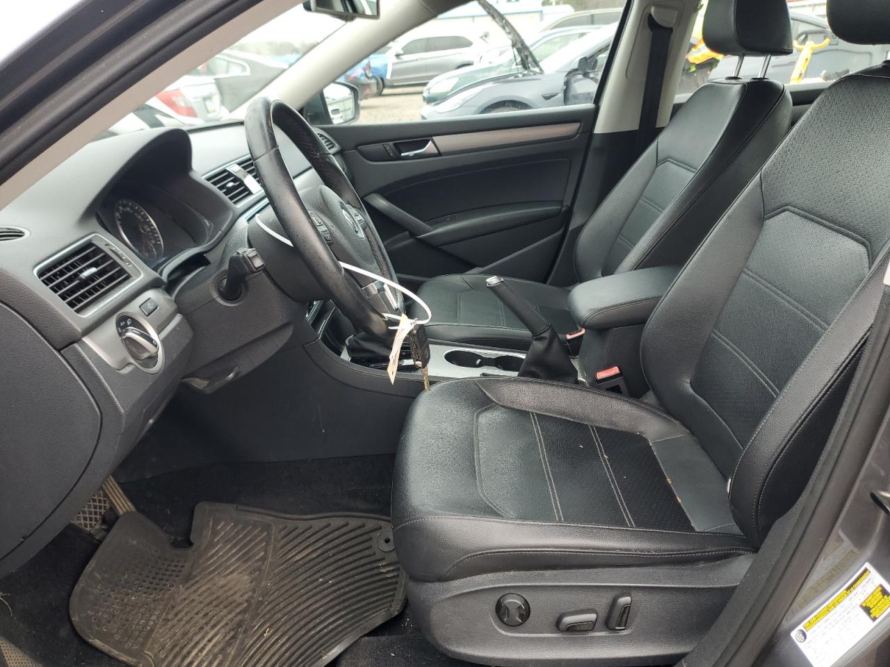 2014 Volkswagen Passat - Image 7