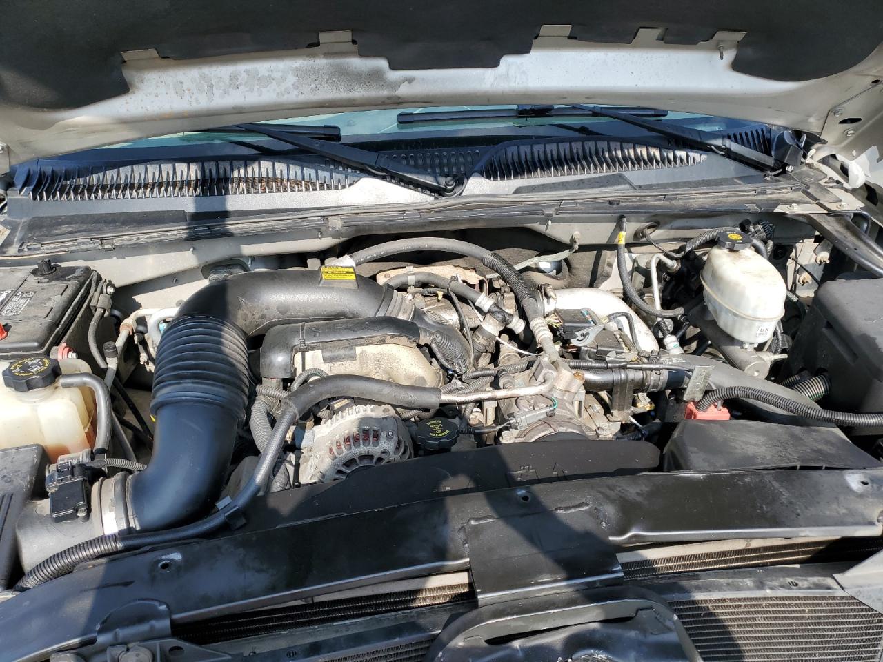 2004 Chevrolet Silverado - Image 13