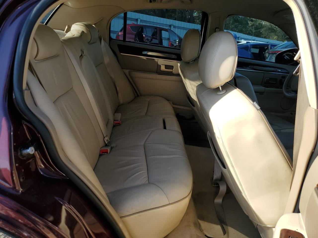 2006 Lincoln Town Car - Image 11