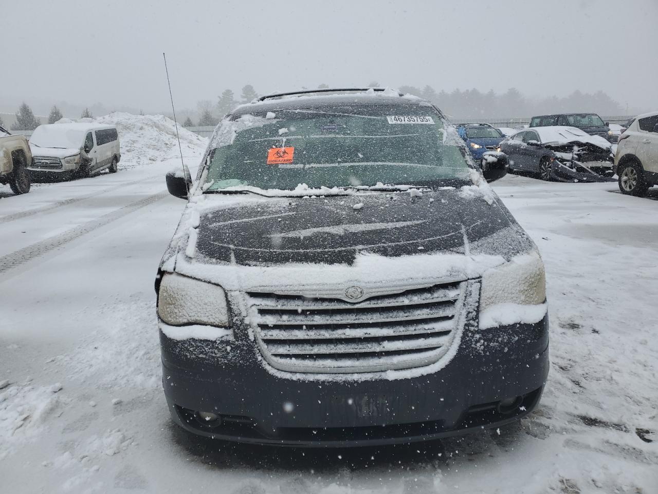 2010 Chrysler Town & Country - Image 5