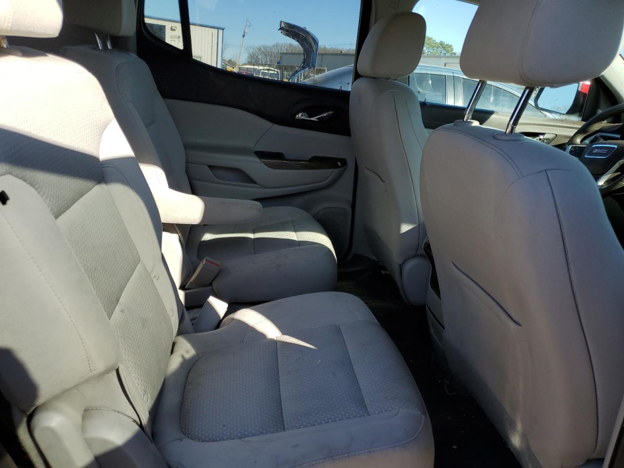 2021 GMC Acadia - Image 11