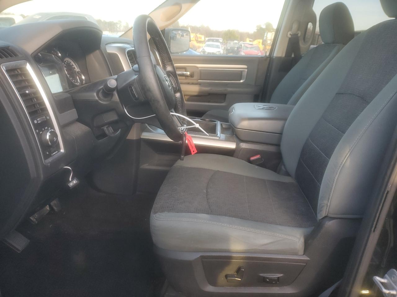 2015 RAM 1500 - Image 7