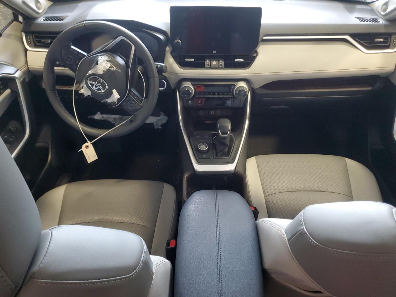 2024 Toyota RAV 4 - Image 8