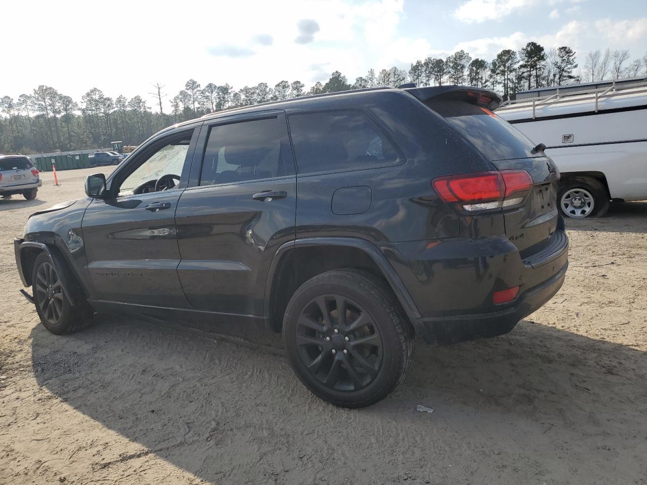 2018 Jeep Grand Cherokee - Image 2
