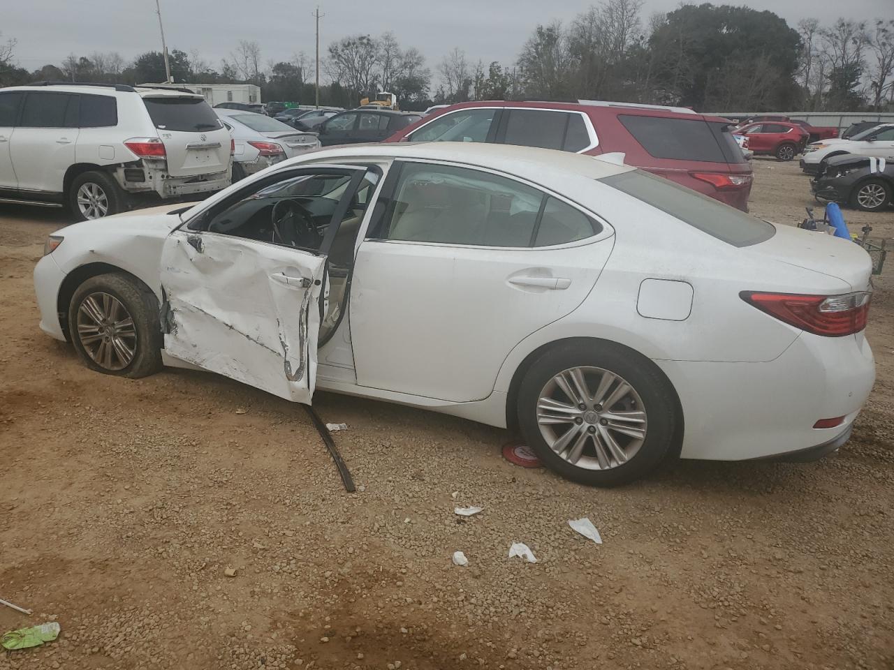 2015 Lexus ES - Image 2