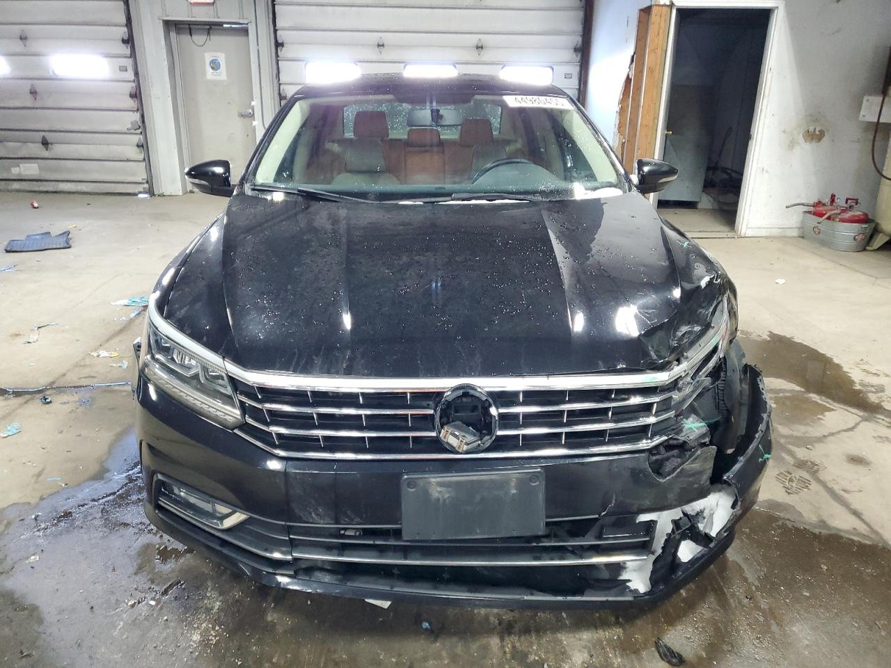 2017 Volkswagen Passat - Image 5