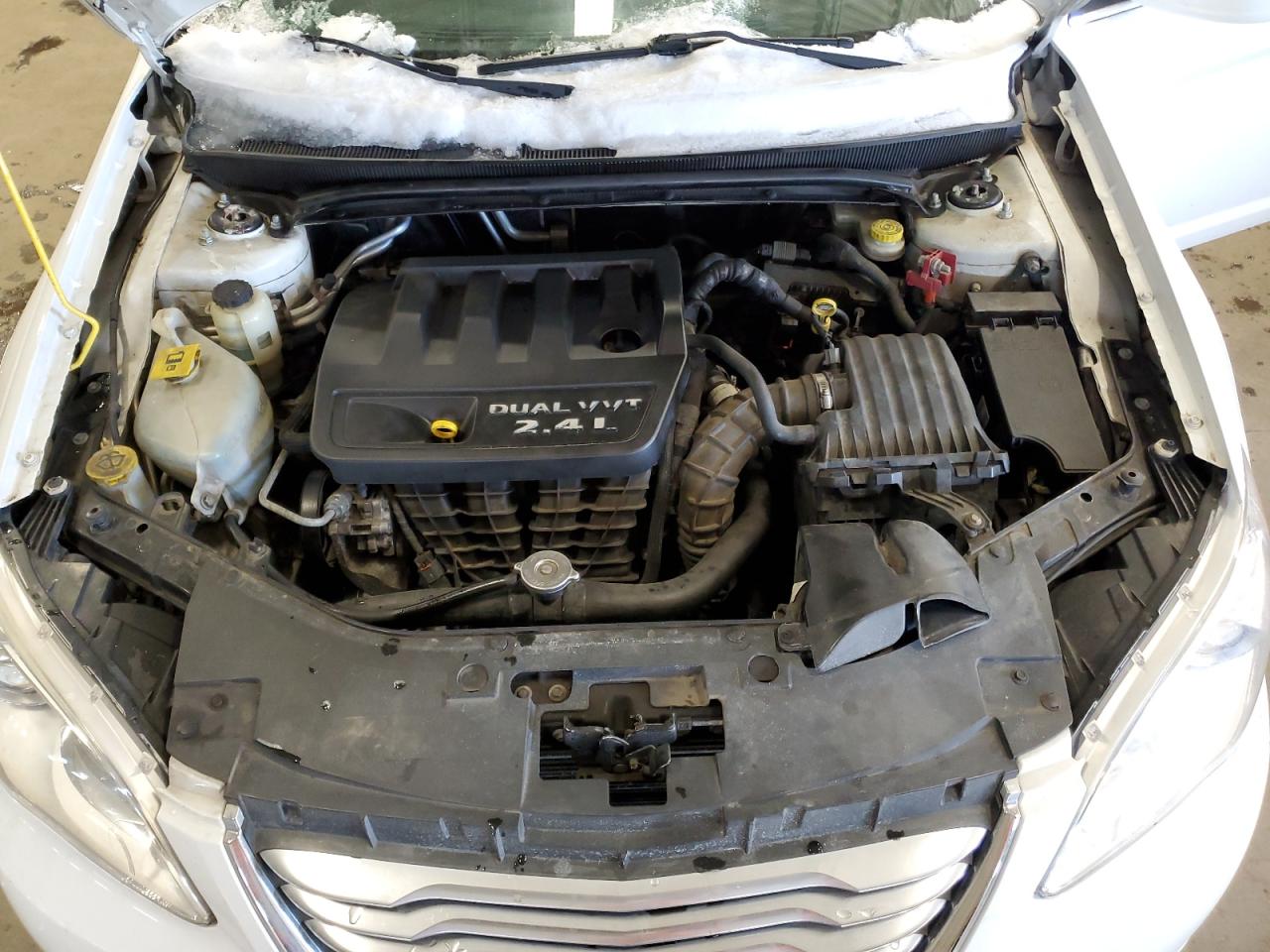 2013 Chrysler 200 - Image 11