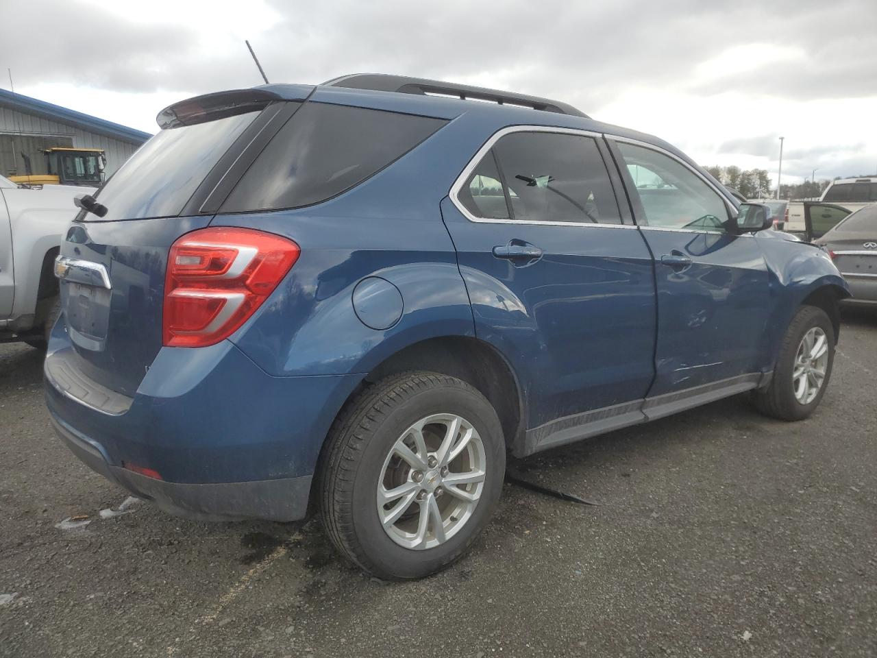 2017 Chevrolet Equinox - Image 3