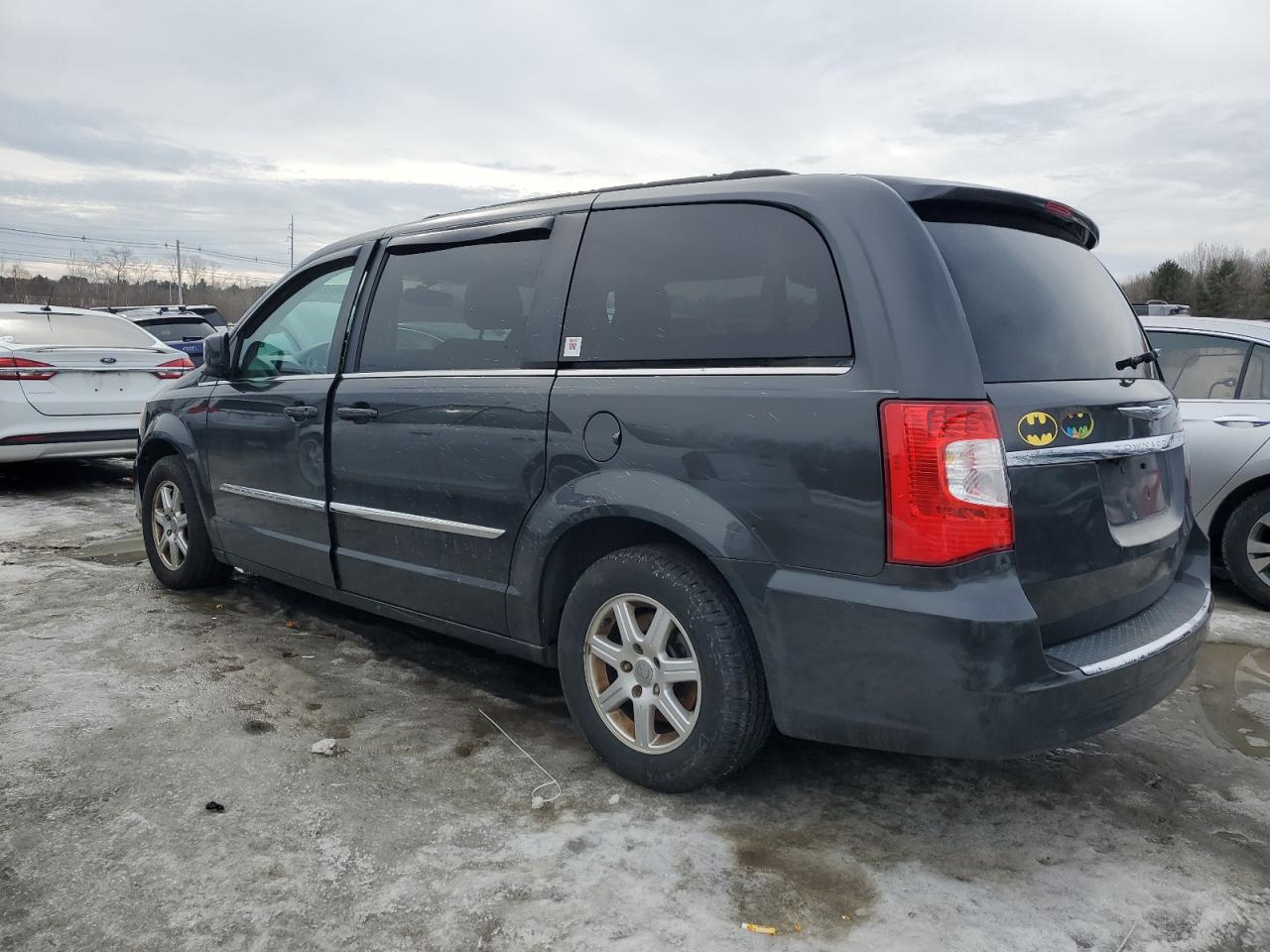 2011 Chrysler Town & Country - Image 2