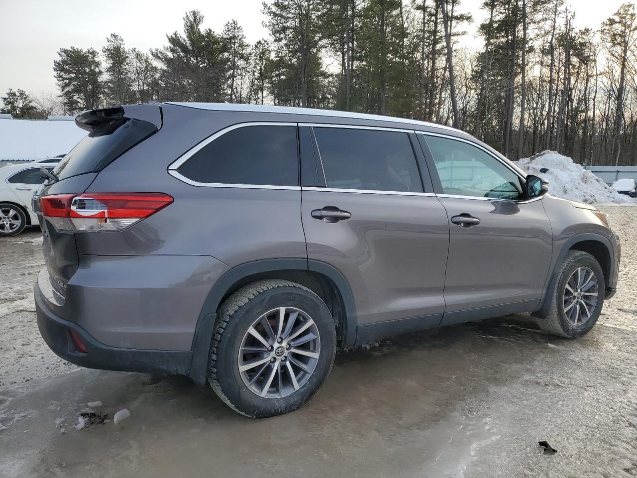 2019 Toyota Highlander - Image 3