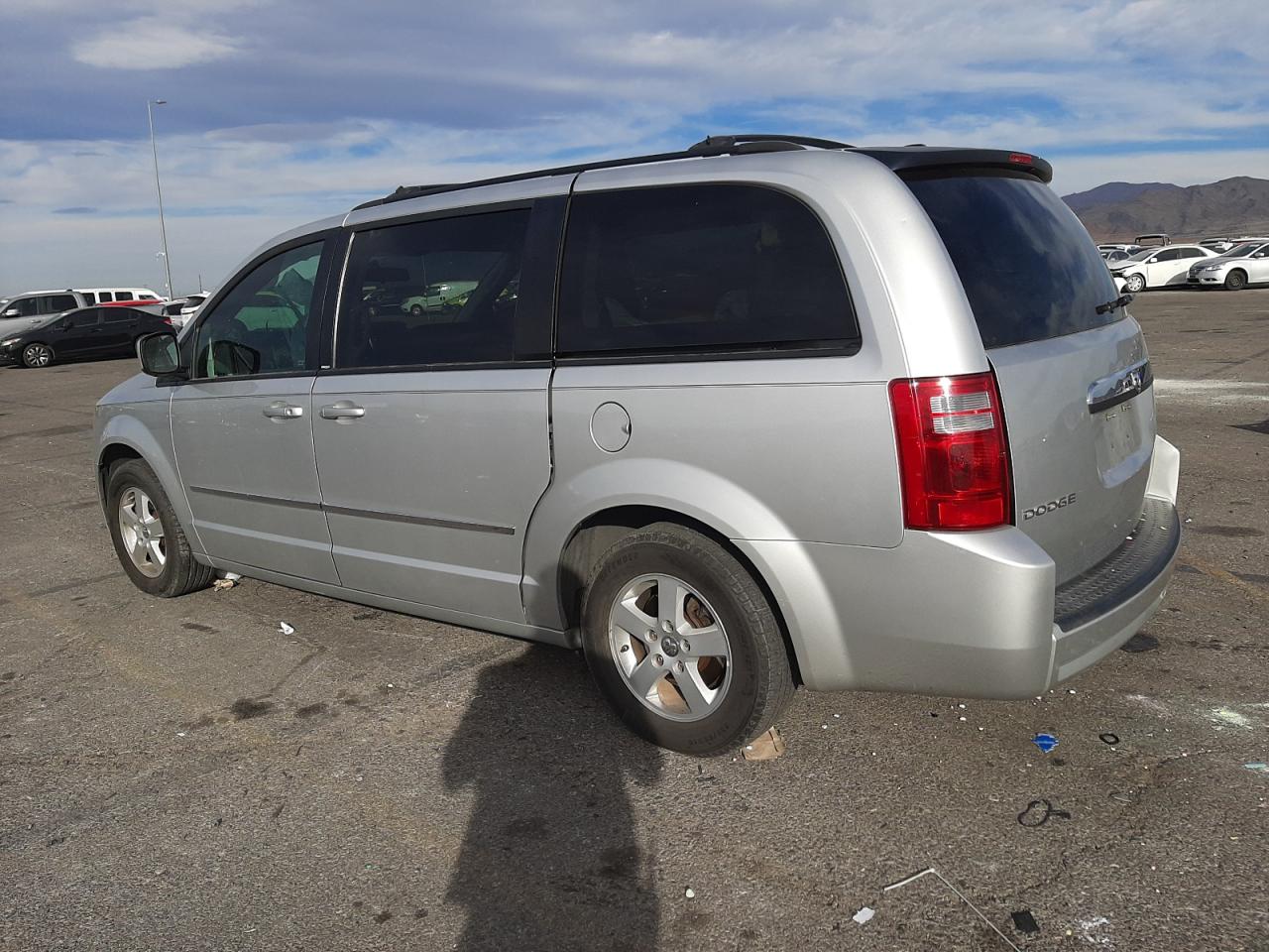 2010 Dodge Caravan - Image 2