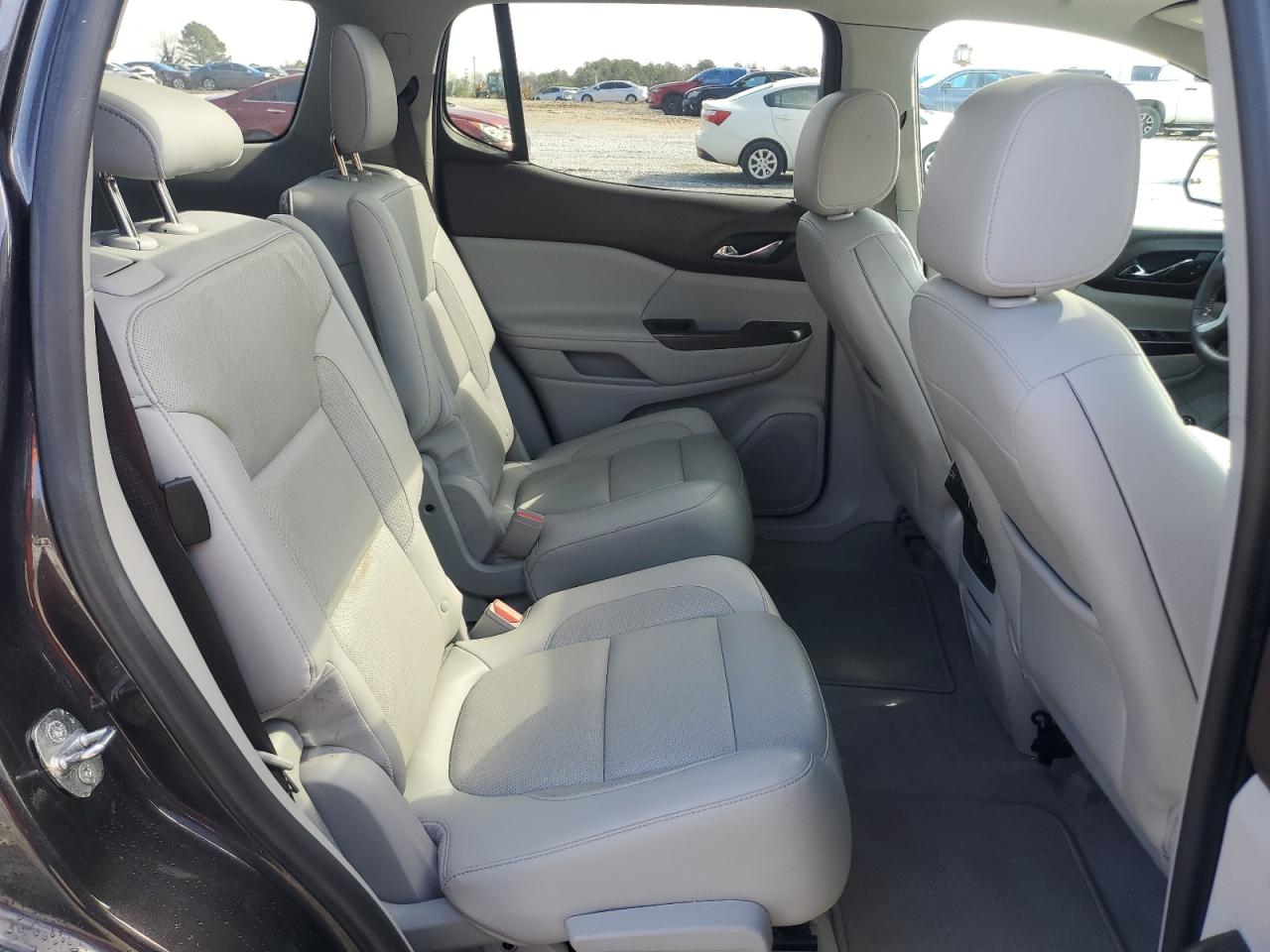2017 GMC Acadia - Image 11