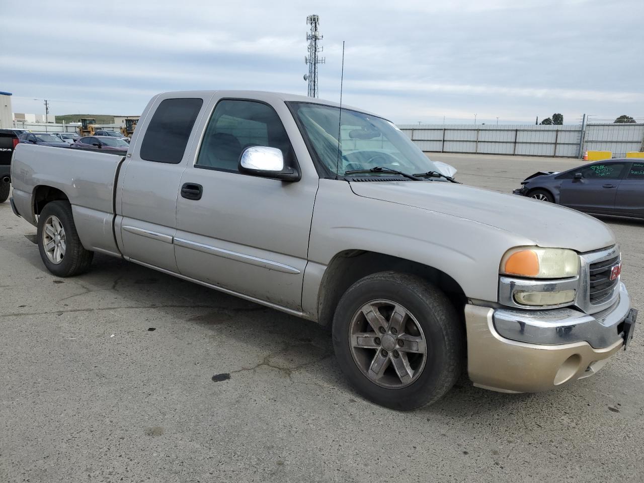 2004 GMC Sierra - Image 4