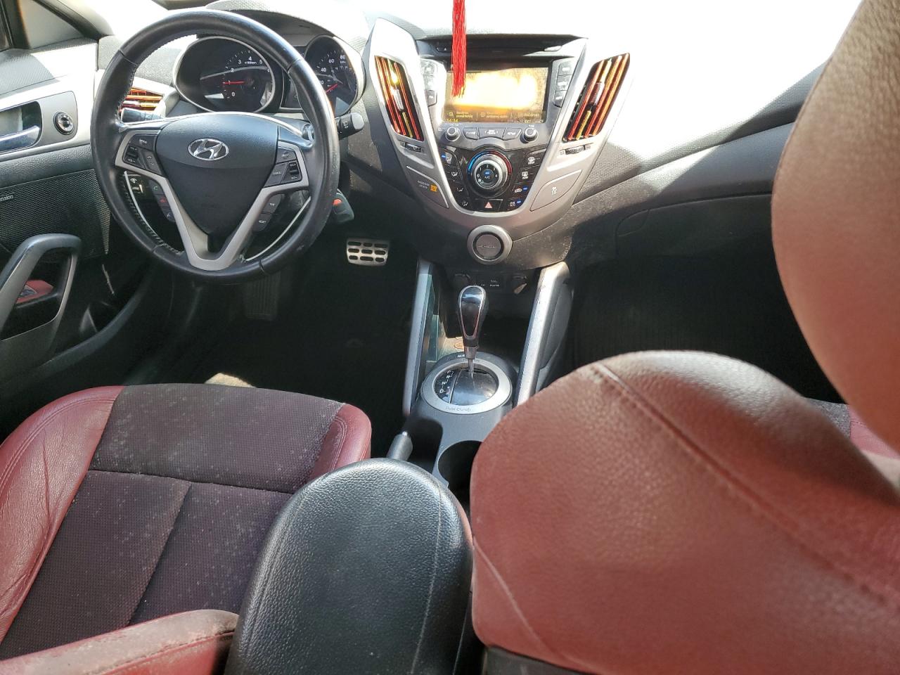 2014 Hyundai Veloster - Image 8
