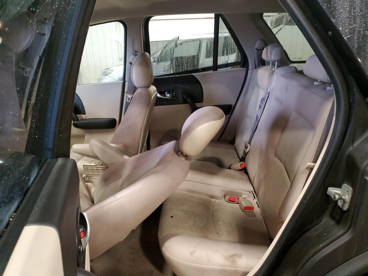 2004 Saturn VUE - Image 11