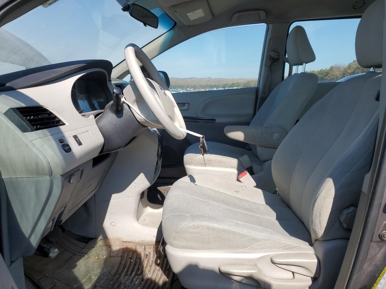 2013 Toyota Sienna - Image 7
