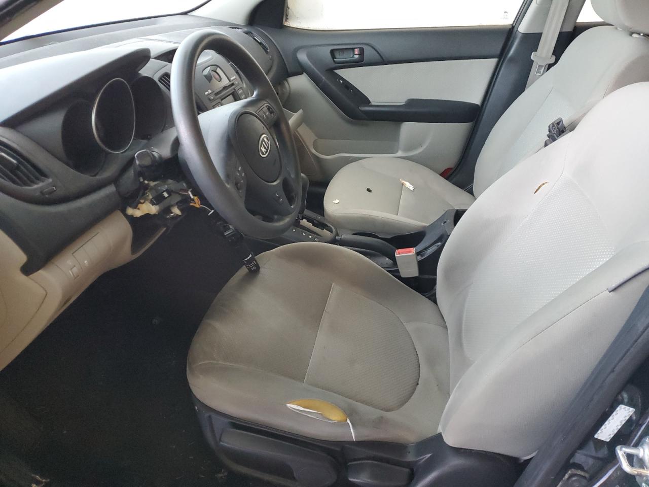 2010 Kia Forte - Image 7