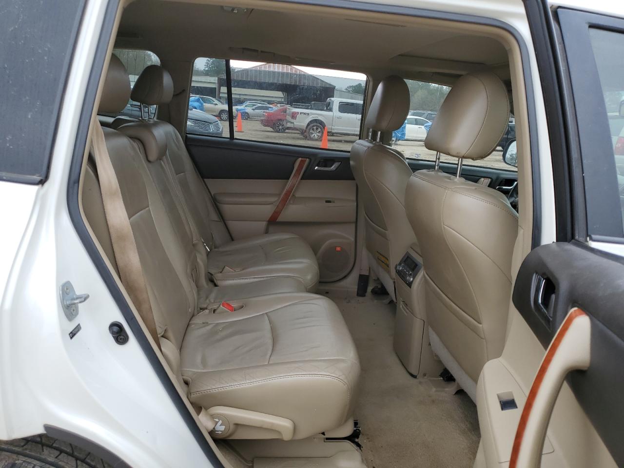 2010 Toyota Highlander - Image 11