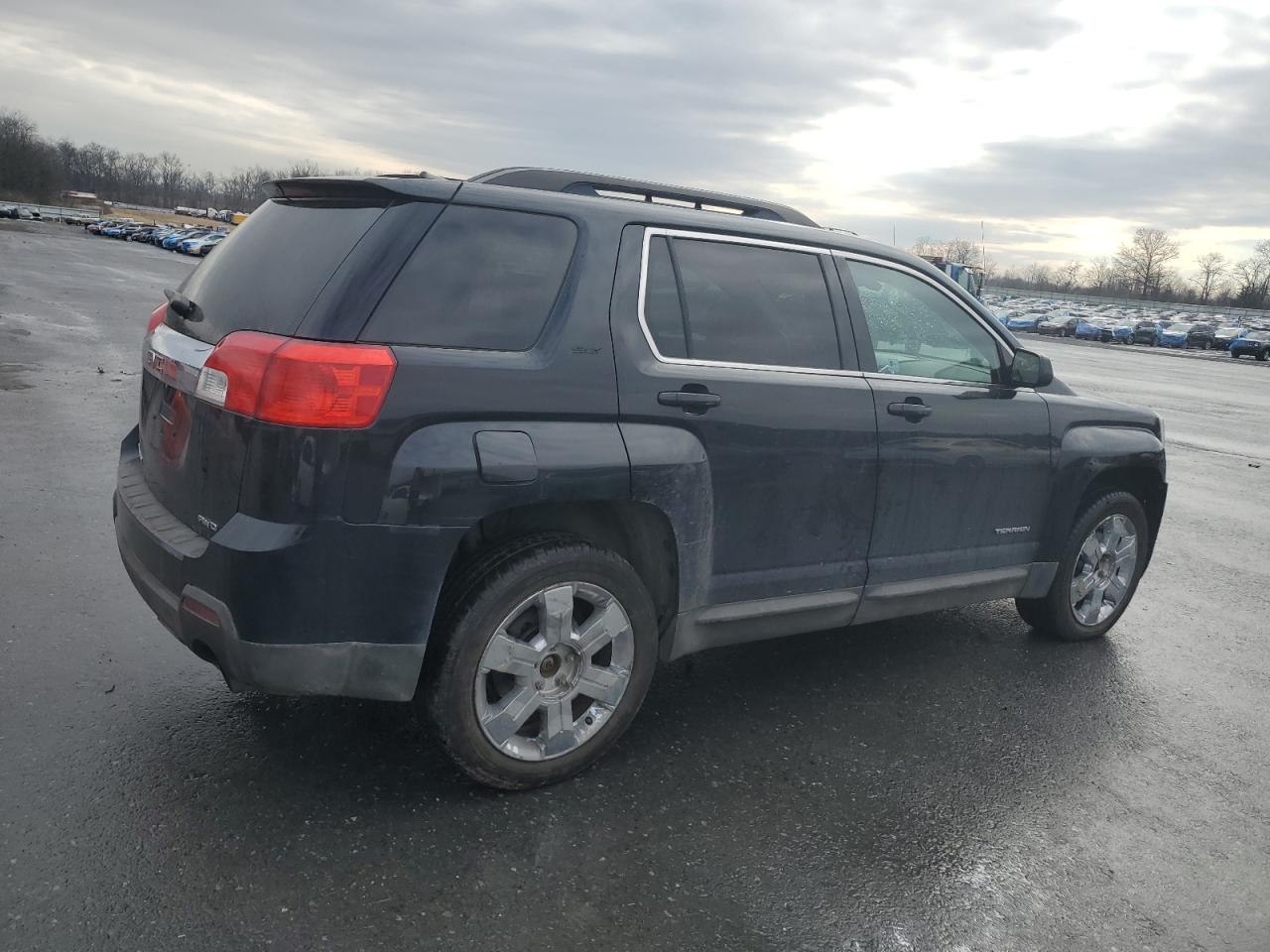 2010 GMC Terrain - Image 3