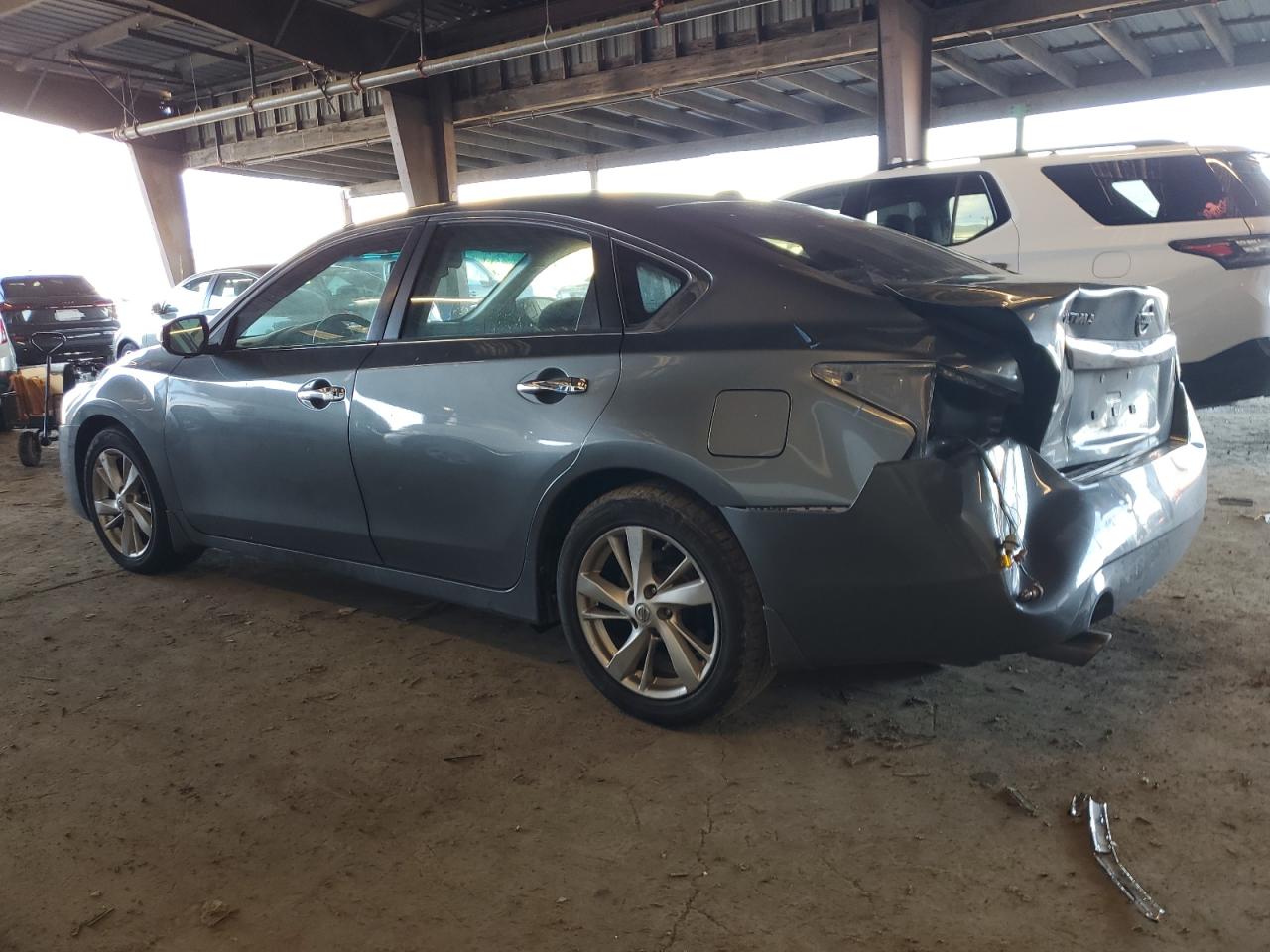 2015 Nissan Altima - Image 2